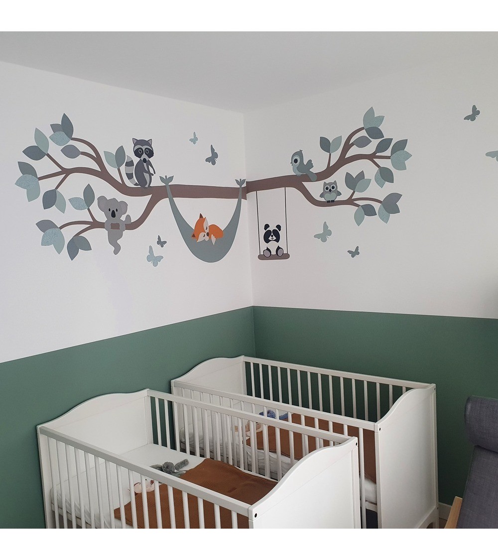 Behang muursticker babykamer losse sierlijke tak okergeel met indianen uil.