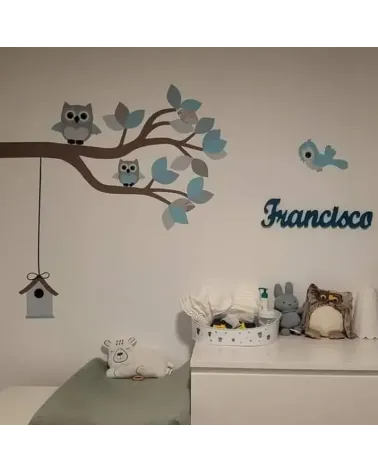 Behang muursticker sierlijke uilentak babykamer lichtblauw met naam.