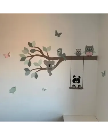 Behangsticker tak met dieren in groentinten met roze.