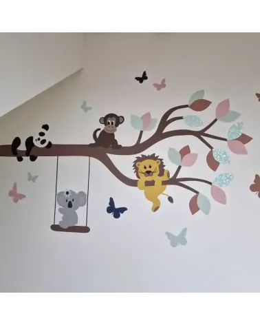 Muursticker meisjeskamer. Tak met schattige dieren in de kleuren mintgroen, roze en terracotta.