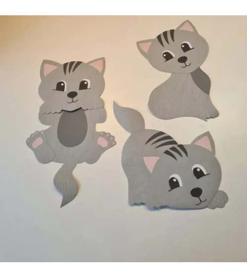 Muursticker spelend poesje babykamer.