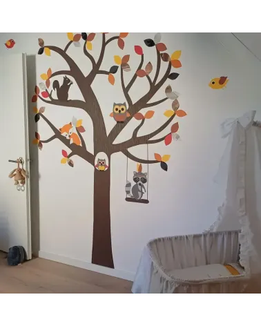 Behangboom muursticker met dieren in rood, okergeel en roest.