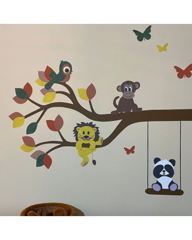 Sierlijke tak met dieren behangsticker