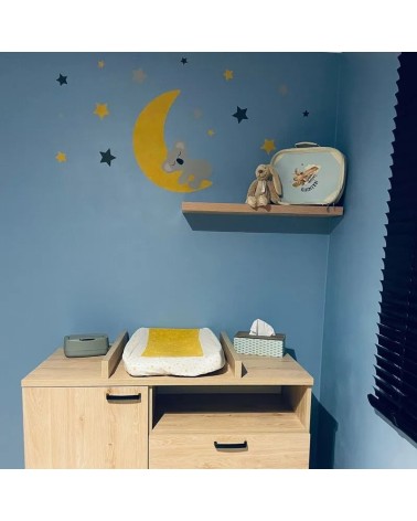 Slapende koalabeer op de maan okergeel