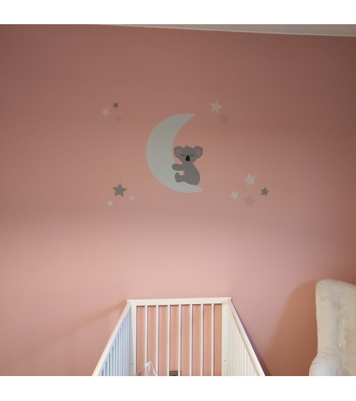 Behangsticker babykamer slapende koalabeer op de maan met sterren donkergroen