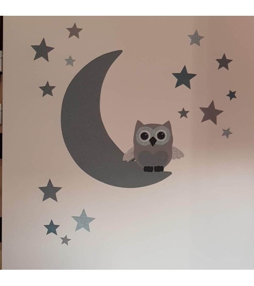 Behang muursticker babykamer uiltje op de maan en sterren in grijs groen.