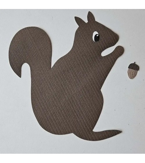 Behangsticker eekhoorn met beukennootje