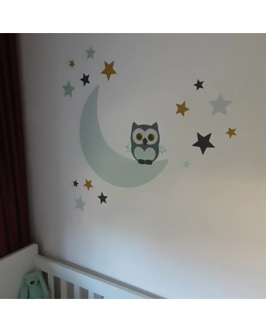 Muursticker uil op de maan met sterren mintgroen en okergeel.