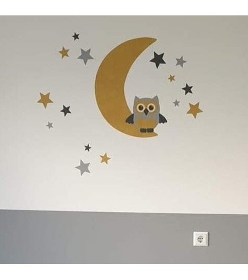 Behangsticker okergele maan met sterren en uil okergeel boven wiegje.
