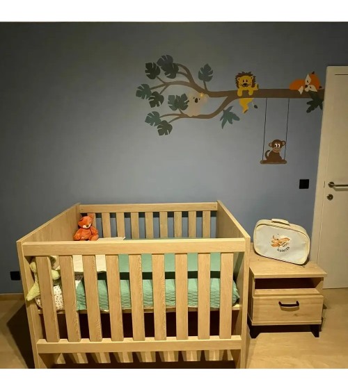 Behangmuursticker jungletak babykamer met grote aap.