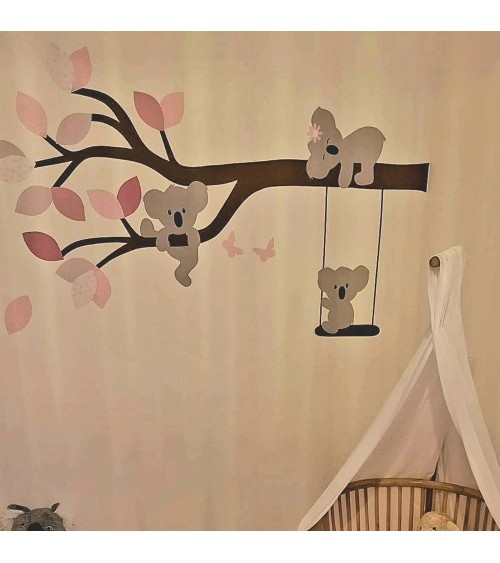 Behangsticker babykamer tak met koalabeertjes roest