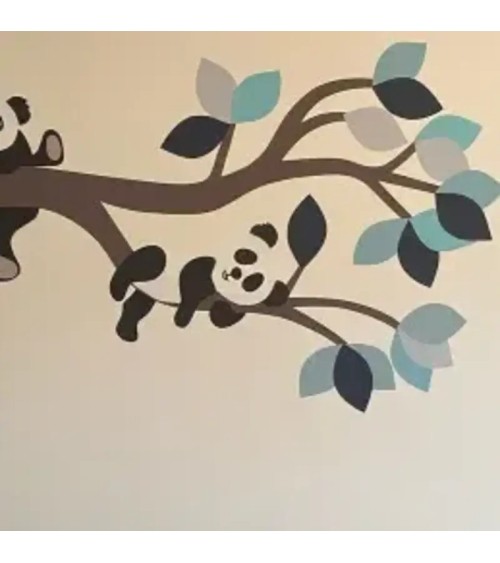 Behangsticker sierlijke uilentak lichtblauw met vogelhuisje jongens babykamer.