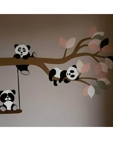 Behangsticker meisjeskamer sierlijke tak met pandaberen in oud roze.