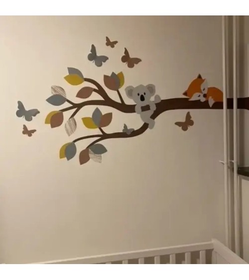 Behang muursticker babykamer losse sierlijke tak okergeel met indianen uil.