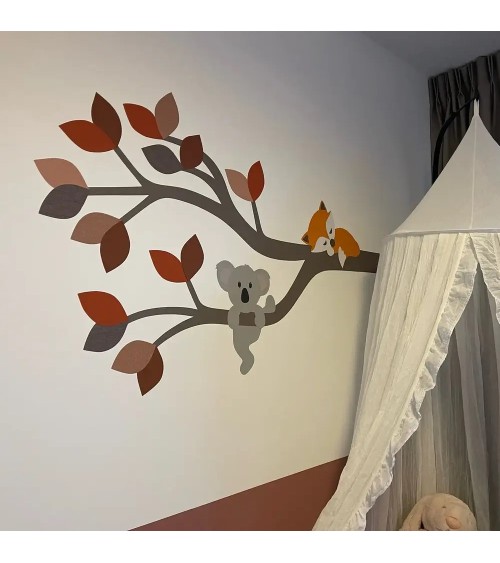 Behang muursticker babykamer losse sierlijke tak okergeel met indianen uil.