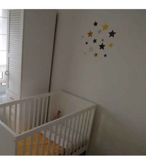 Behangsticker set sterren babykamer okergeel en grijs.