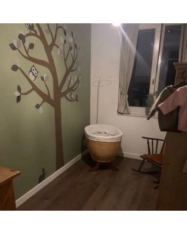 Haasje naast de boom