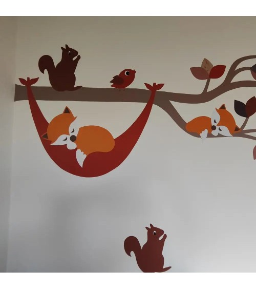 Behangsticker eekhoorn met beukennootje