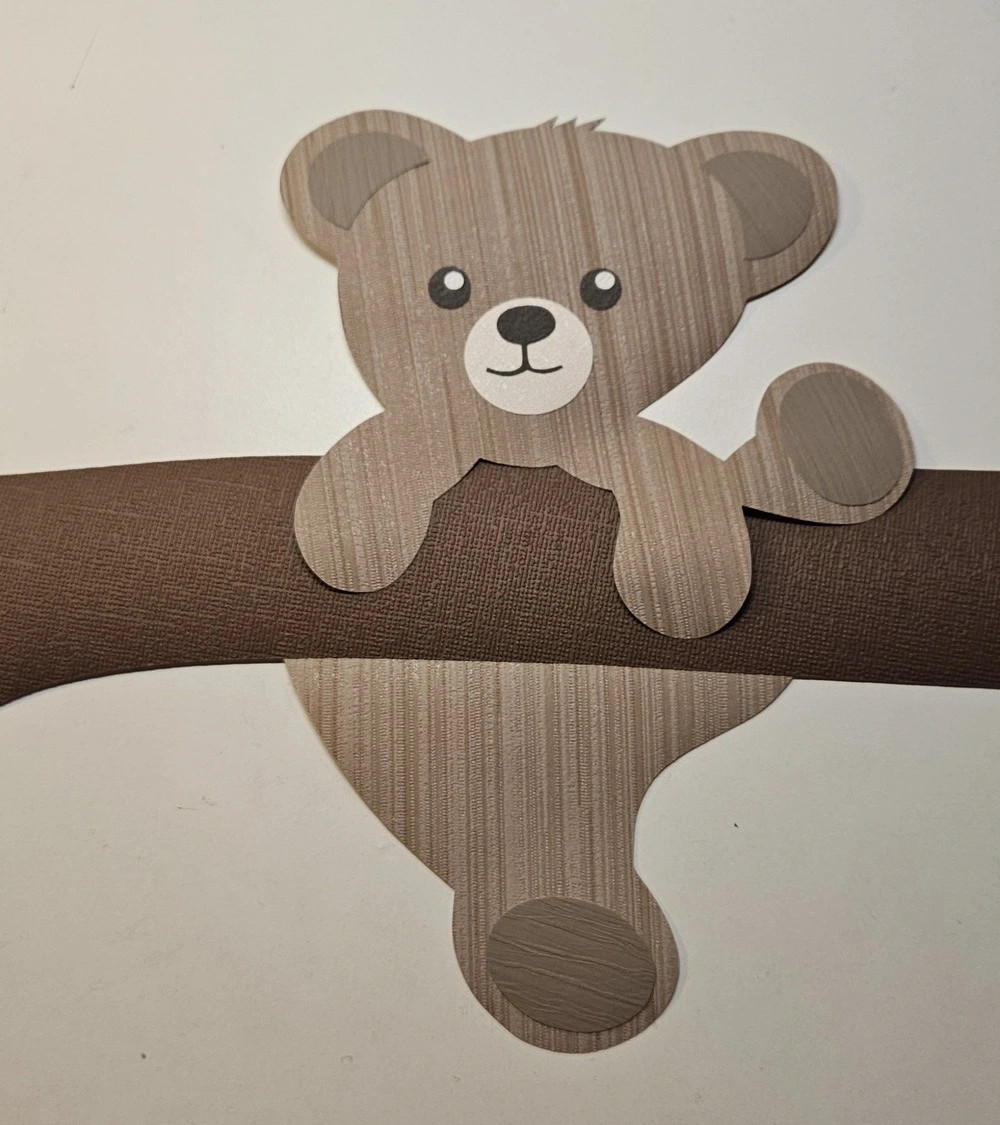 Behangsticker hangend teddybeertje muurdecoratie babykamer.