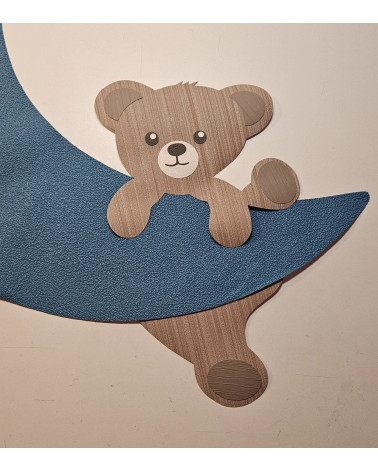 Behangsticker hangend teddybeertje op maan muurdecoratie babykamer.