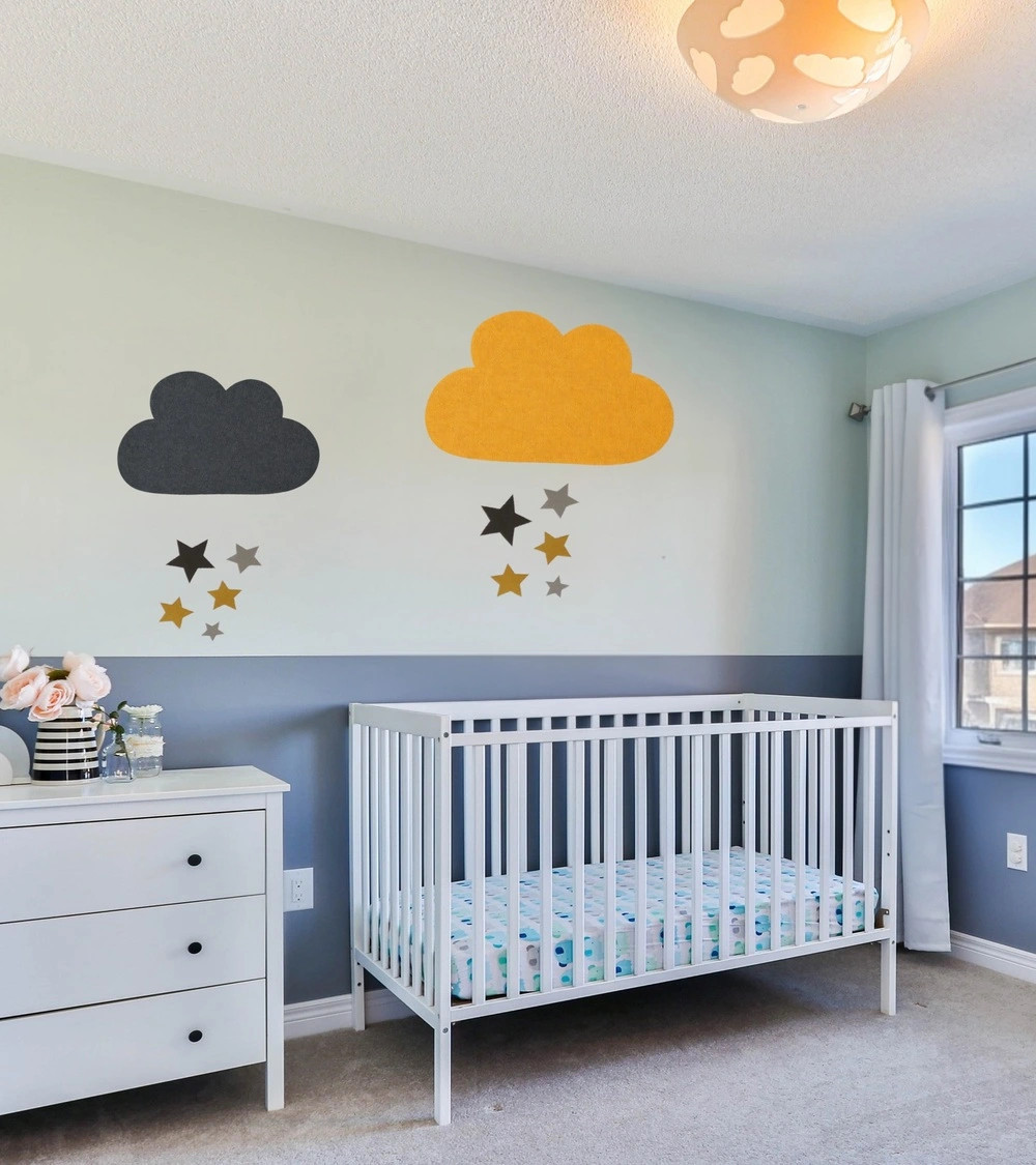 Behangsticker wolkjes met sterren voor een stoere jongenskamer