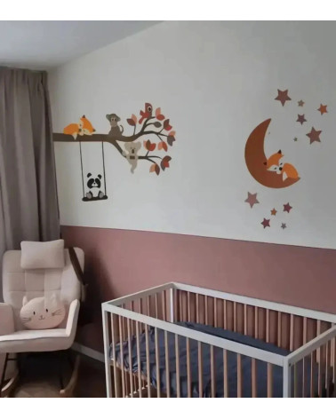 Behangsticker tak met vrolijke dieren en vosje op de maan roest.