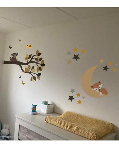 Behangsticker tak met vrolijke dieren en vosje op de maan okergeel.