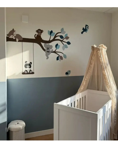 Behangsticker jongens babykamer, tak met vrolijke dieren blauw.