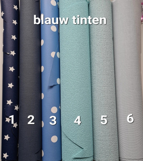 Behangsticker jongens babykamer, tak met vrolijke dieren blauw.