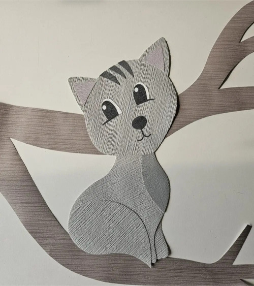 Behangsticker zittende poes op tak.