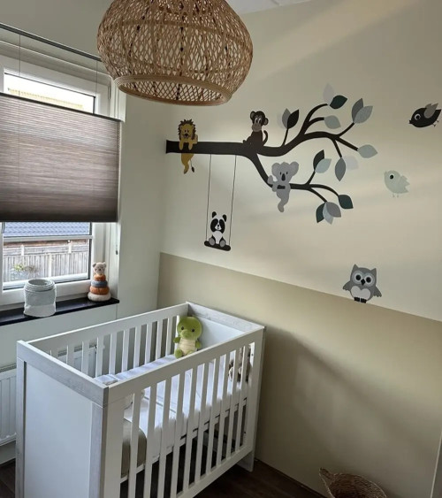 Behangsticker babykamer tak met dieren roest en terracotta.