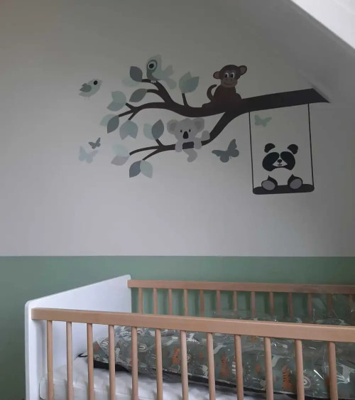 Behangsticker babykamer tak met dieren roest en terracotta.