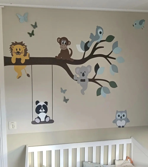 Behangsticker babykamer tak met dieren roest en terracotta.