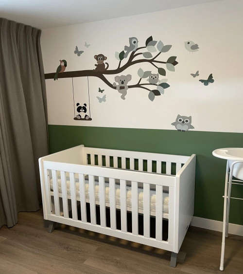 Behangsticker babykamer tak met dieren roest en terracotta.