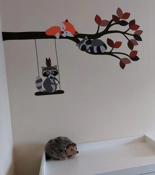 Behangsticker tak met bosdieren babykamer groen.