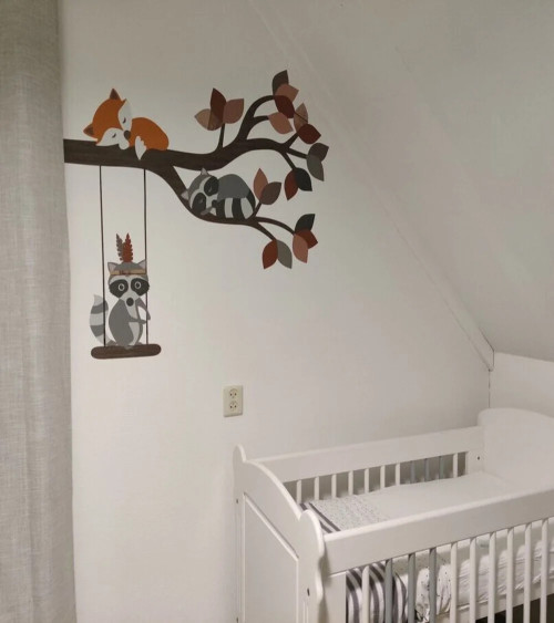 Behangsticker tak met bosdieren babykamer groen.