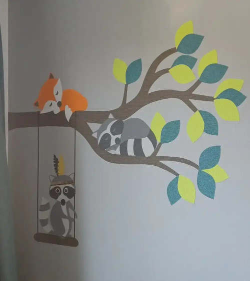 Behangsticker tak met bosdieren babykamer groen.
