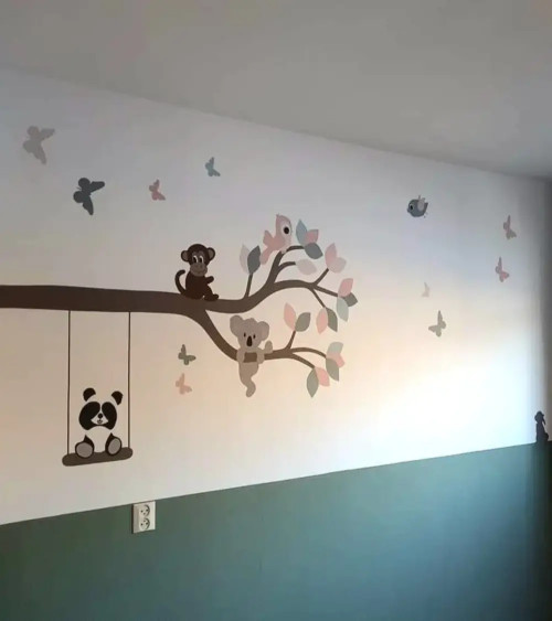 Behangsticker babykamer tak met dieren oud roze.