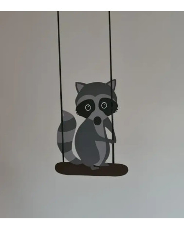 Wasbeer op schommel behangsticker kinderkamer.