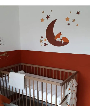 Behangsticker babykamer slapend vosje op de maan roest en goud.