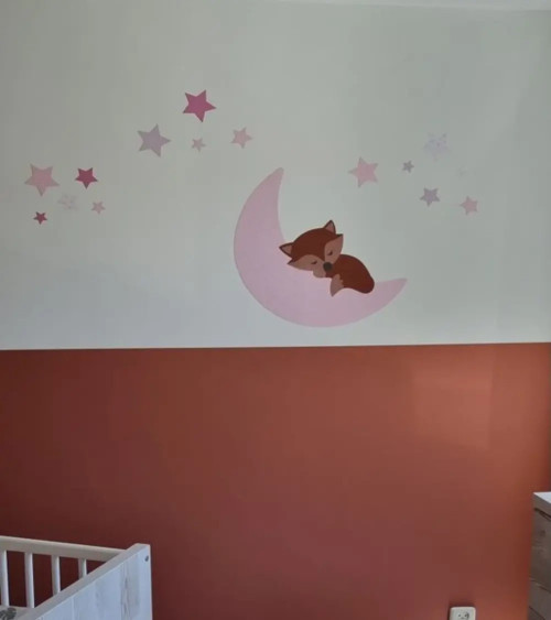 Behangsticker babykamer slapend vosje op de maan roest.