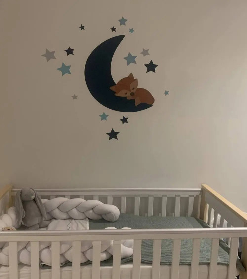 Behangsticker babykamer slapend vosje op de maan roest.
