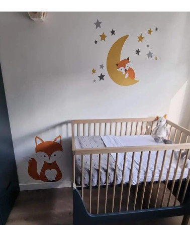 Behangsticker babykamer slapend vosje op de maan okergeel.