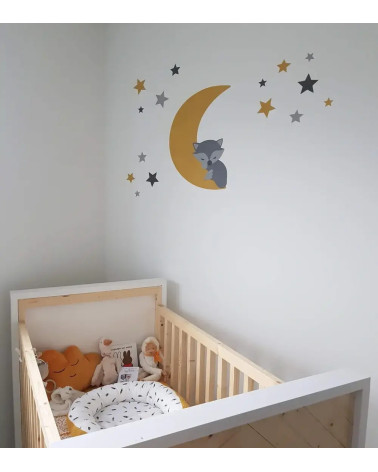 Behangsticker babykamer slapend vosje op de maan okergeel en grijs.