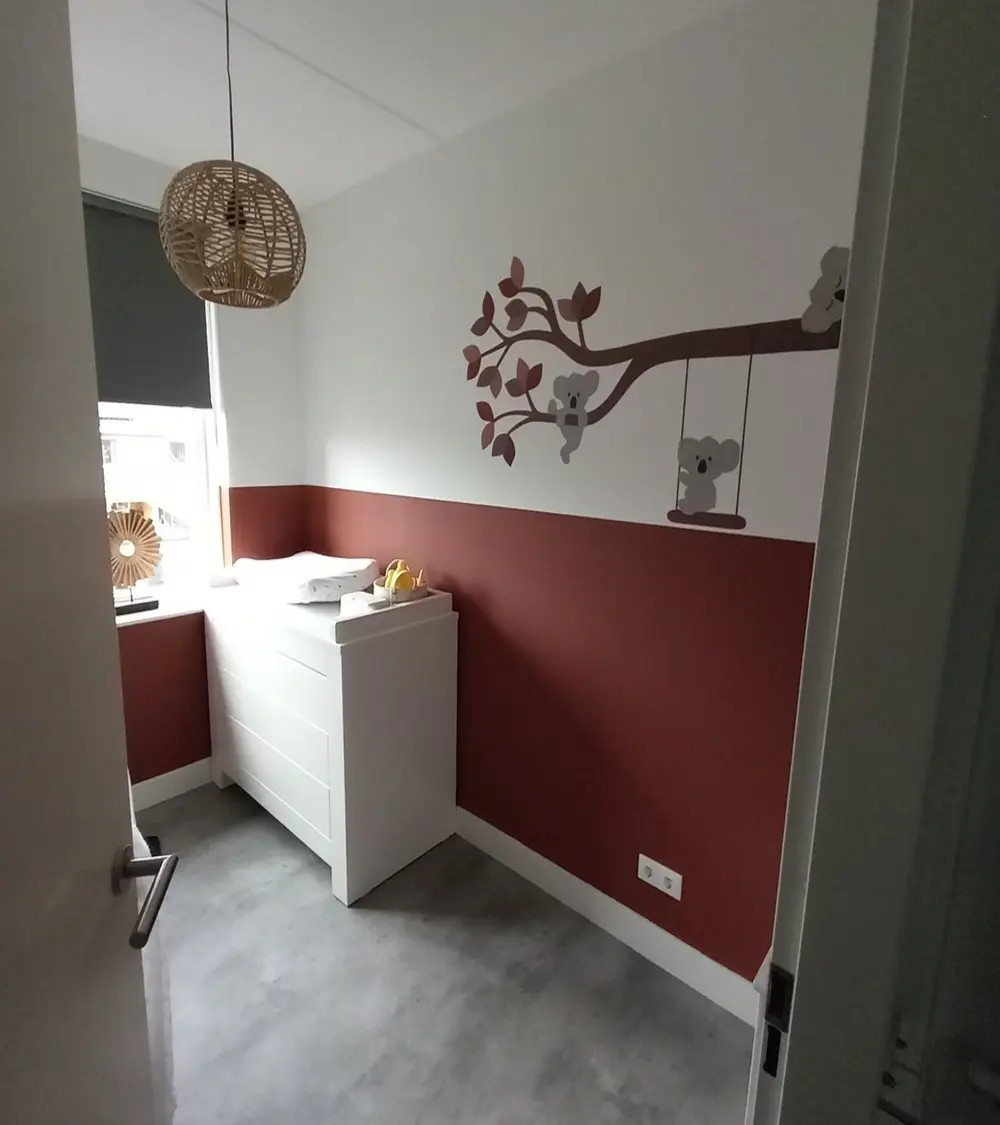 Behangsticker babykamer tak met koalabeertjes roest