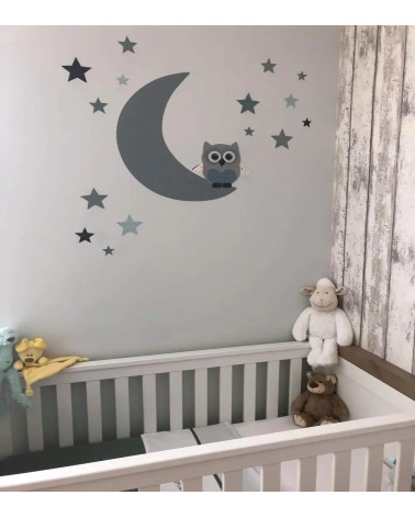 Behang muursticker babykamer uiltje op de maan en sterren in grijs groen.