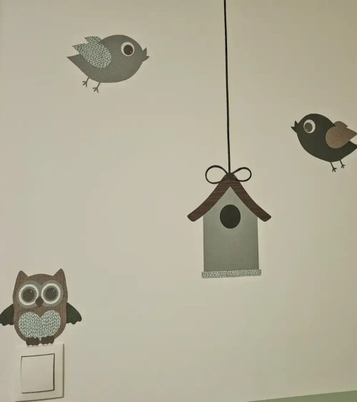 Behangsticker vogelhuisje met vogeltjes.