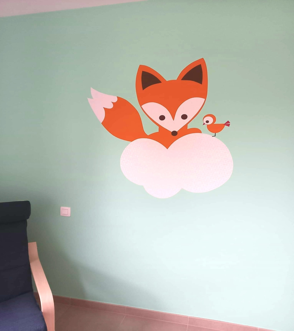 Behangsticker vos op wolk met vogeltje.