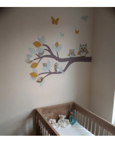 Behangsticker sierlijke uilentak in mintgroen en okergeel.