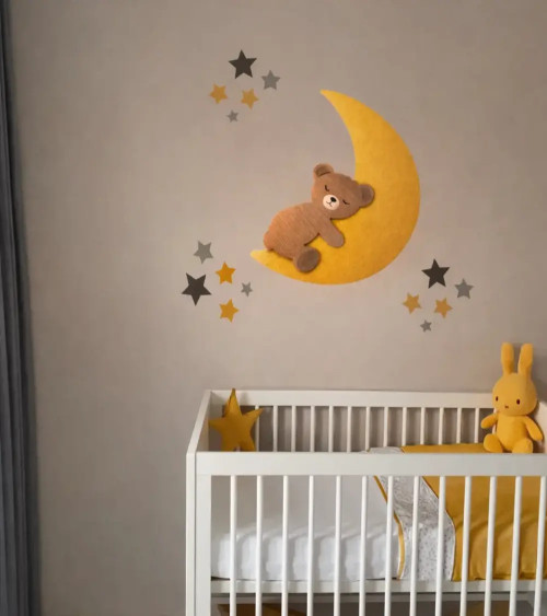 Behangsticker babykamer donkergroene maan en sterren met een slapend teddybeertje.